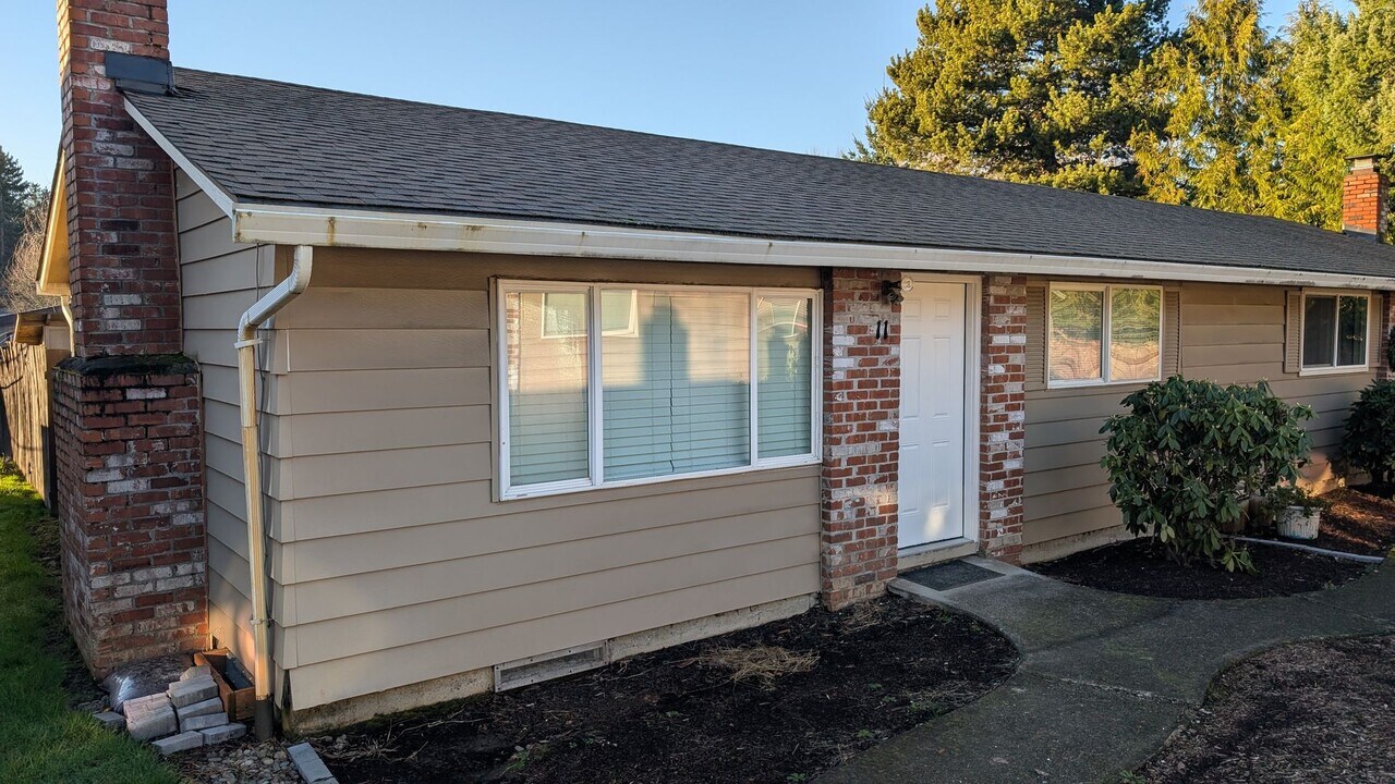 23031 SW Main St in Sherwood, OR - Building Photo