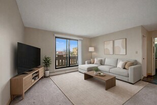 Wyndham Crossing in Edmonton, AB - Building Photo