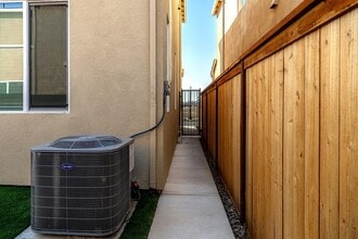 3596 Kona Kai Wy in Sacramento, CA - Building Photo - Building Photo