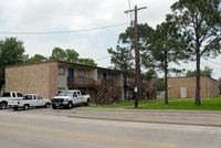 Meadow Crossing in Alvin, TX - Building Photo - Building Photo