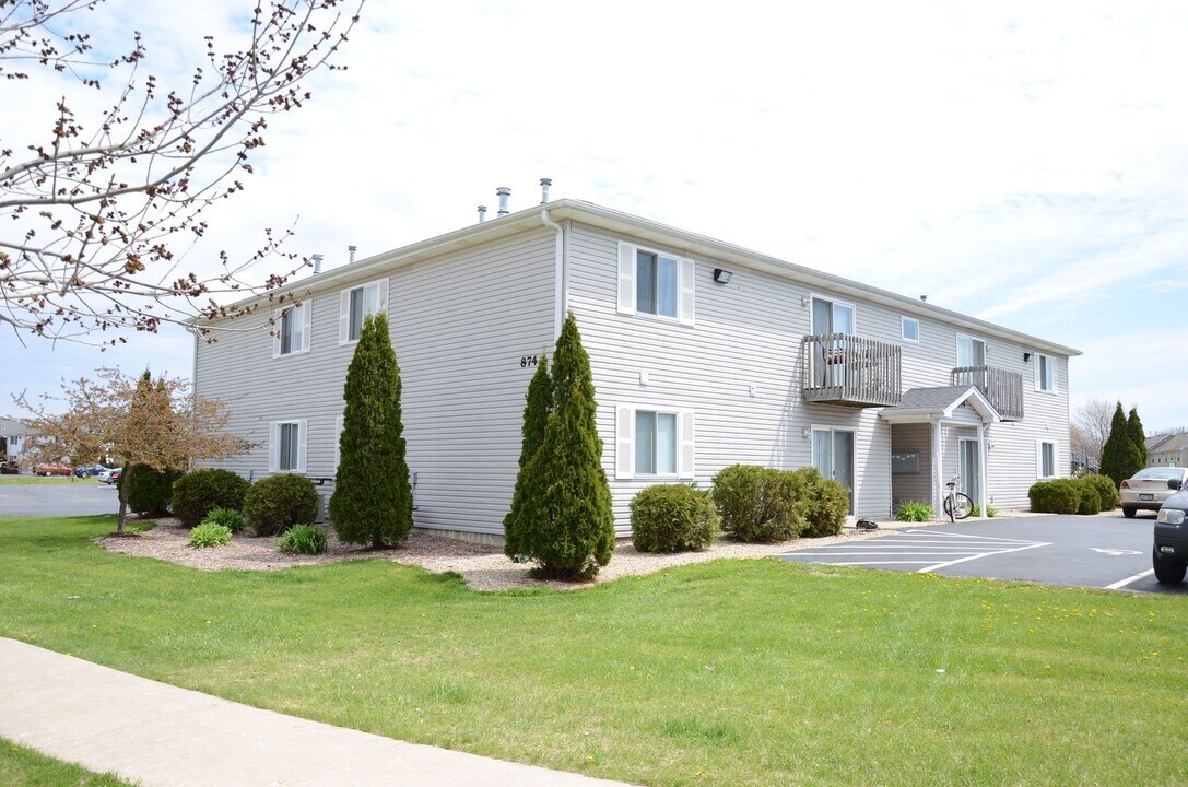 874 Fotis Dr in Dekalb, IL - Building Photo