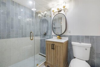 9340 Fontainebleau Blvd in Miami, FL - Building Photo - Building Photo