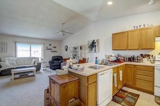 519 Blaser Dr in Belleville, WI - Foto de edificio - Building Photo