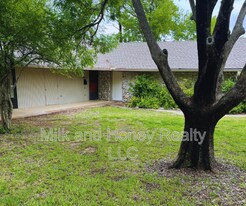 3411 Cameron Ct in Oklahoma City, OK - Building Photo