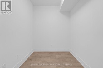 259 The Kingsway in Toronto, ON - Building Photo - Building Photo