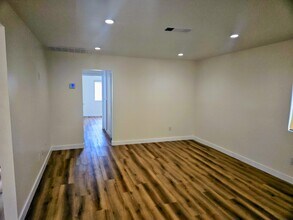 141 Greentree Ln in La Habra, CA - Foto de edificio - Building Photo