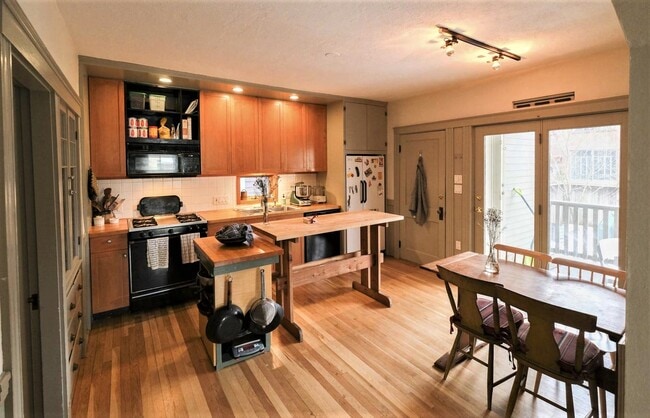 218 Brookline St, Unit 1 in Cambridge, MA - Building Photo - Building Photo