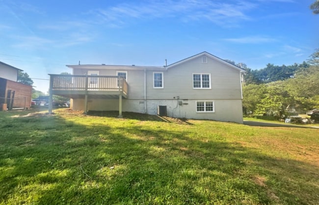 property at 295 Farm Ridge Dr NE