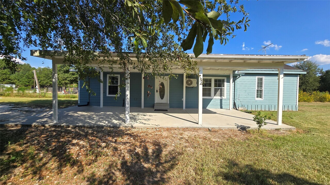 2717 County Rd 3479B in Cleveland, TX - Building Photo