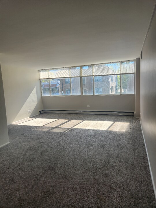3575 N Oakland Ave in Shorewood, WI - Building Photo