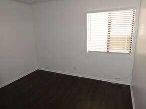 542 Normandie Ave in Los Angeles, CA - Foto de edificio - Building Photo