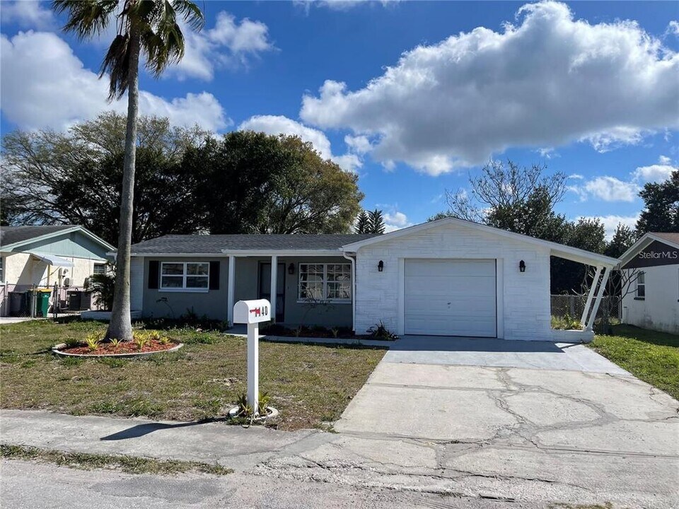 1140 Viking Dr in Holiday, FL - Building Photo