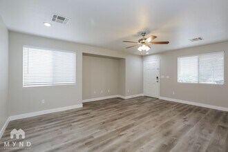 8152 Finch Feather St in Las Vegas, NV - Foto de edificio - Building Photo