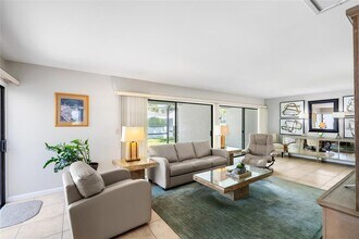 4156 Northmeadow Cir in Tampa, FL - Building Photo - Building Photo