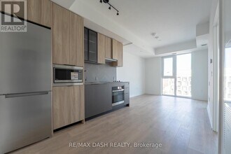 1037 The Queensway in Toronto, ON - Building Photo - Building Photo