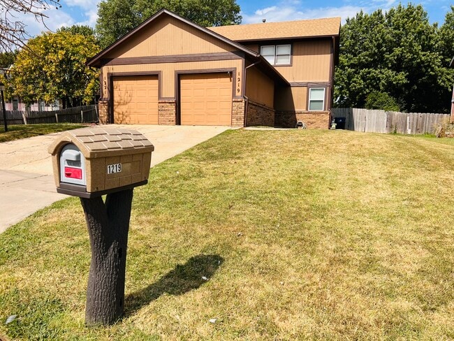 property at 1219 S Longfellow St