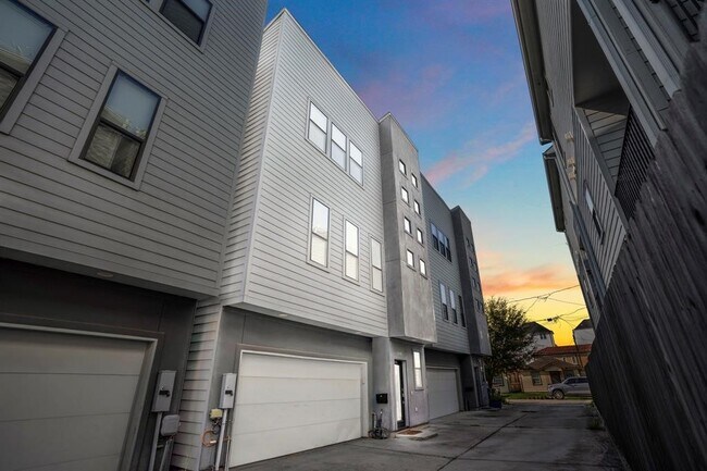 2105 Hadley St in Houston, TX - Building Photo - Building Photo