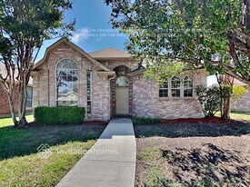 2012 Creek Royal Dr in Mesquite, TX - Building Photo