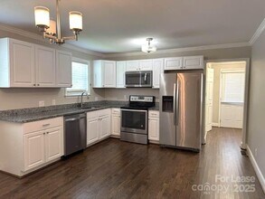 2401 Roslyn Ave in Charlotte, NC - Building Photo - Building Photo