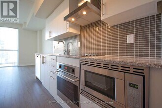 352 Front St W in Toronto, ON - Building Photo - Building Photo