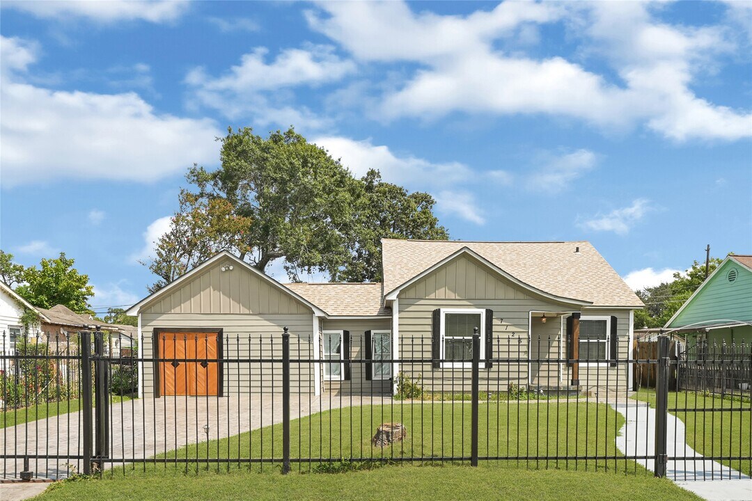 7125 Gillen St in Houston, TX - Building Photo