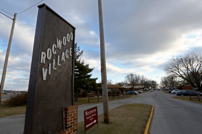 Rocwood Apartments in Wood River, IL - Building Photo - Building Photo