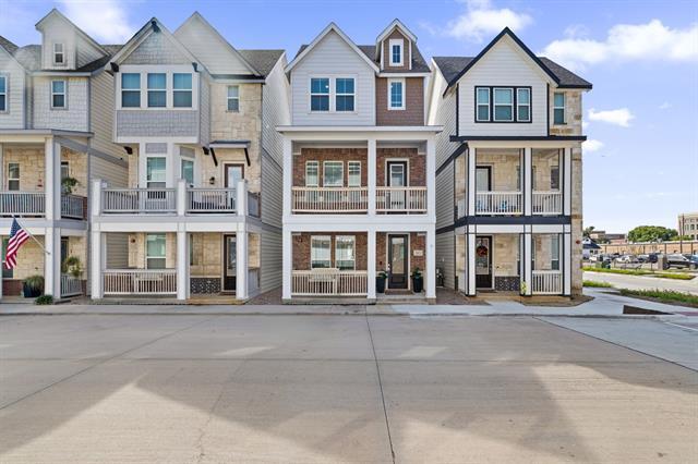 203 S Village Way in Lewisville, TX - Building Photo