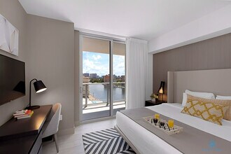 4010 S Ocean Dr in Hollywood, FL - Building Photo - Building Photo