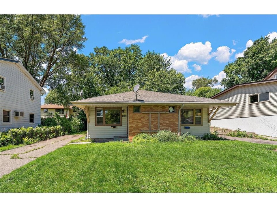 4028 Cleveland St NE in Columbia Heights, MN - Building Photo