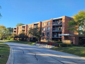 1605 E Central Rd in Arlington Heights, IL - Building Photo