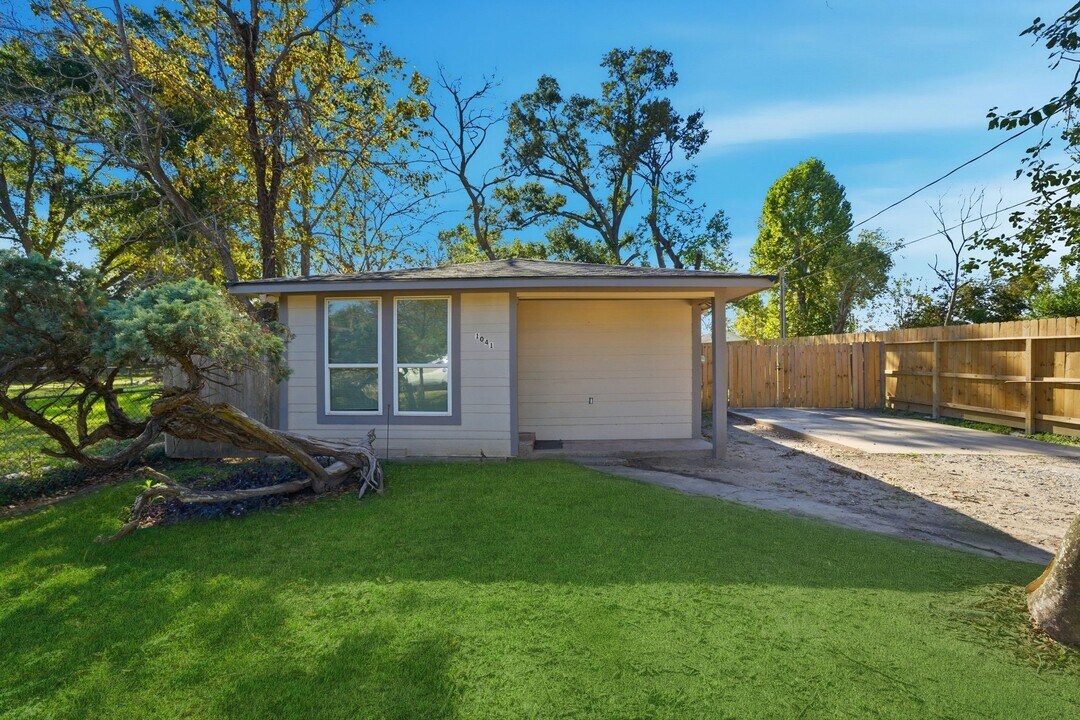 1041 Dolly Wright St in Houston, TX - Building Photo