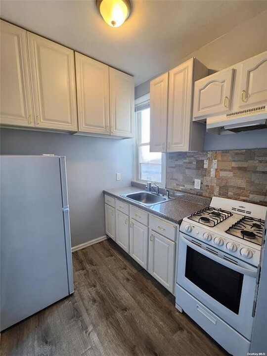 36 Hillside Ave. in Williston Park, NY - Building Photo