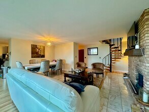 5600 Hillcrest Ln in Lisle, IL - Building Photo - Building Photo