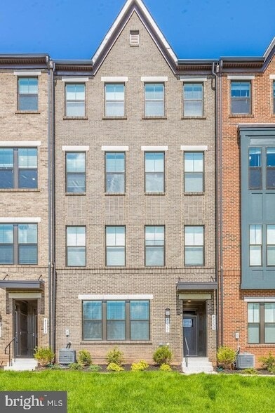 43357 Radford Divide Ter in Ashburn, VA - Building Photo