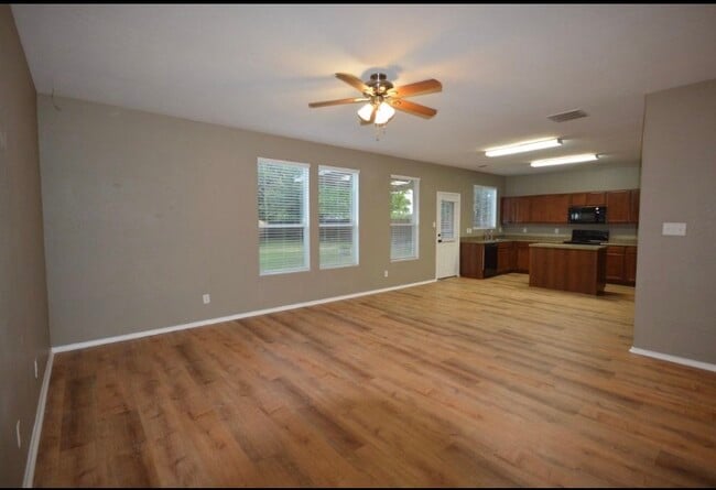 7416 Paraiso Pt in Boerne, TX - Foto de edificio - Building Photo