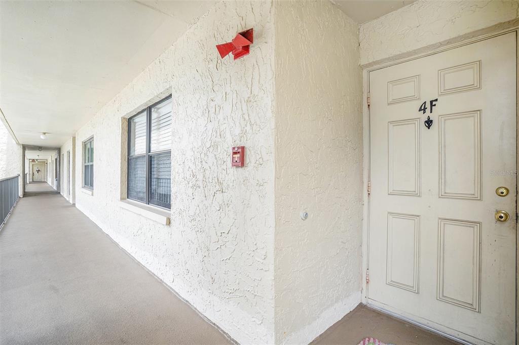 2800 Cove Cay Dr in Clearwater, FL - Building Photo
