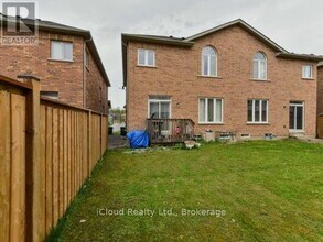 15 Baby Pointe Trail in Brampton, ON - Building Photo - Building Photo