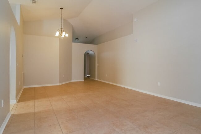 4650 Salamander St in St. Cloud, FL - Foto de edificio - Building Photo