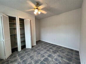 5104 39th St E-Unit -2 in Dickinson, TX - Building Photo - Building Photo