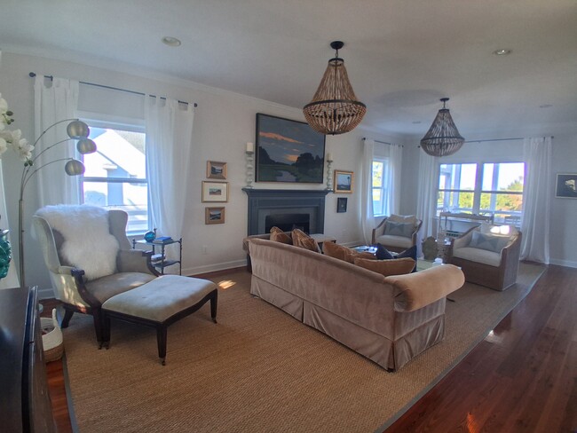 12 Seahorse Ct in Isle Of Palms, SC - Foto de edificio - Building Photo