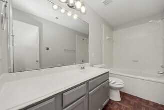 19019 Remington Park Dr in Houston, TX - Building Photo - Building Photo