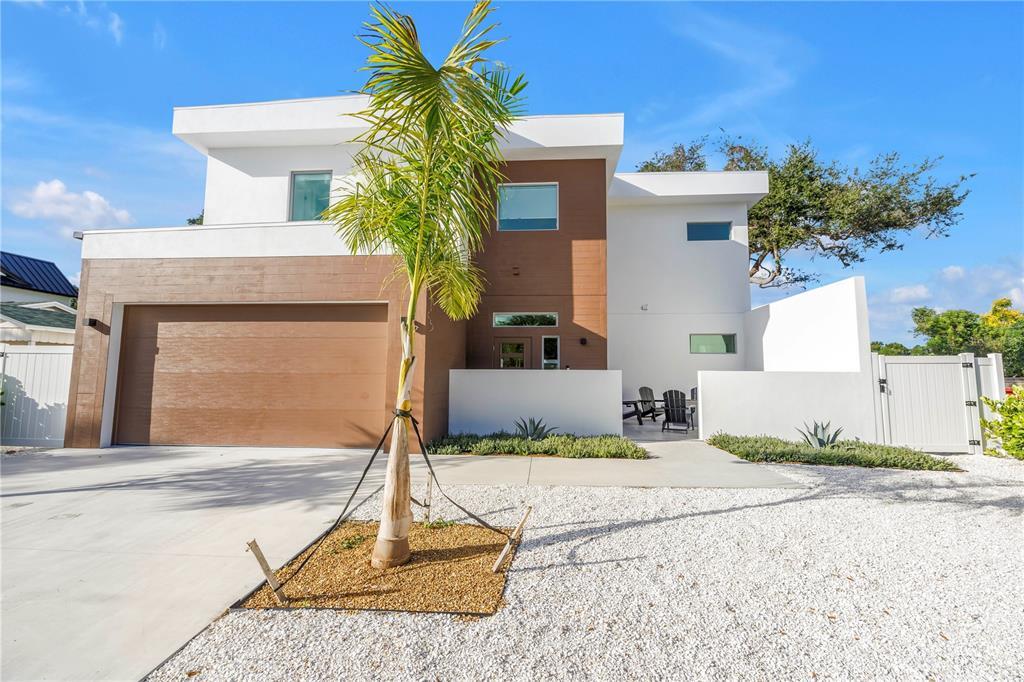 2065 Goldenrod St in Sarasota, FL - Building Photo