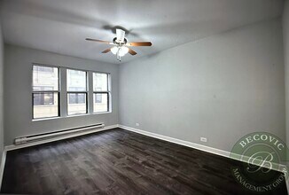 3631 W Dickens Ave, Unit 1A in Chicago, IL - Foto de edificio - Building Photo