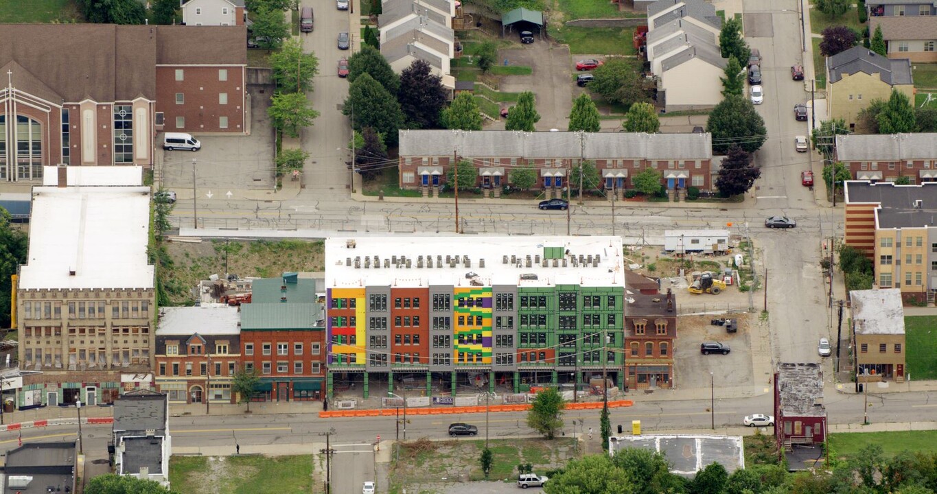 New Granada Square Apartments in Pittsburgh, PA - Building Photo