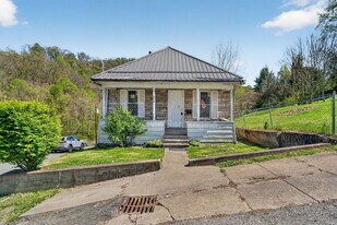 804 Illinois Ave in Nutter Fort, WV - Building Photo