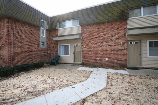 519 Longshore Dr in Ann Arbor, MI - Building Photo - Building Photo