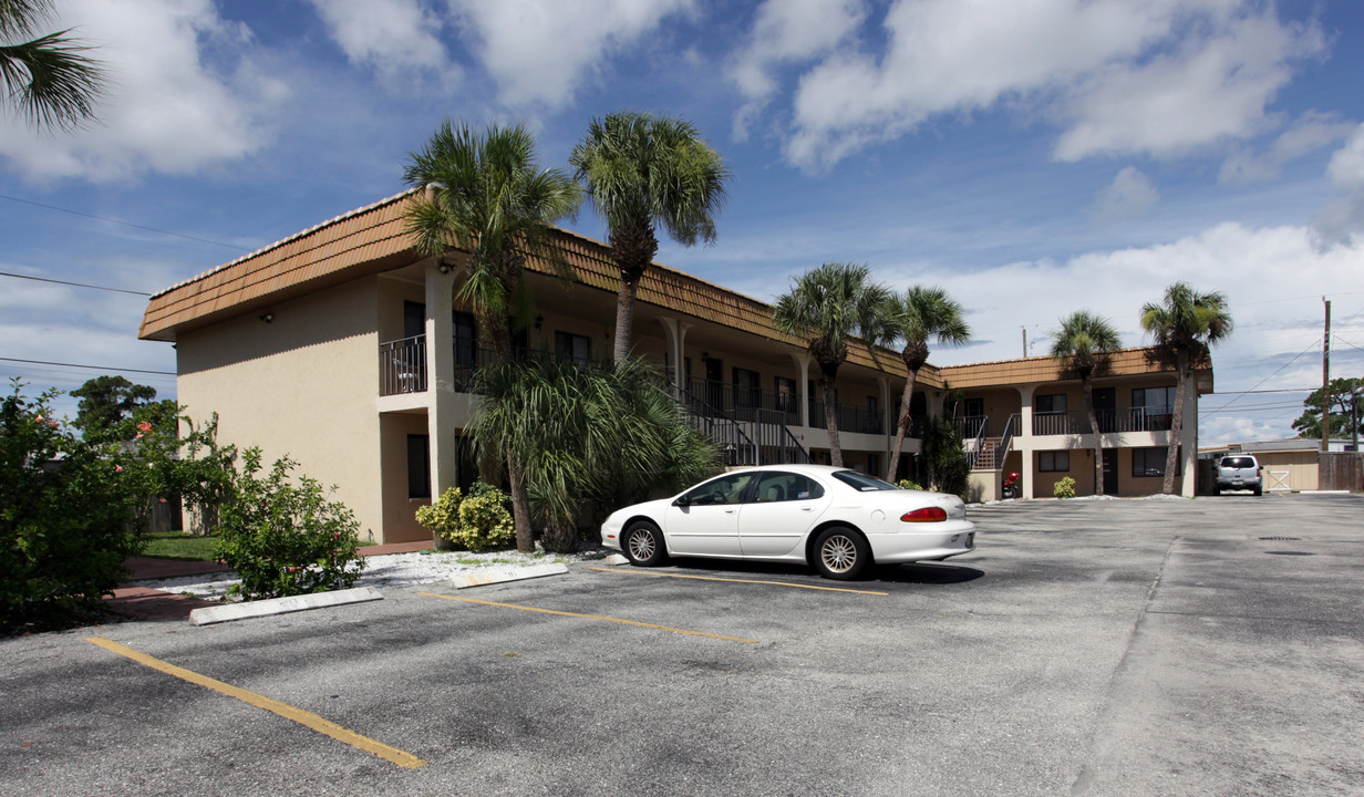 Sunset of Venice Apartments in Venice, FL - Building Photo