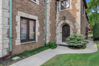 2835 N Lake Dr in Milwaukee, WI - Building Photo - Building Photo