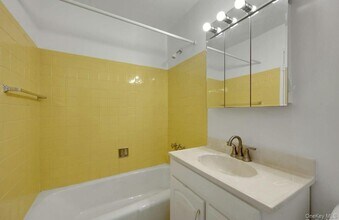 4 Consulate Dr in Eastchester, NY - Building Photo - Building Photo