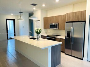 8005 NW 104th Ave in Doral, FL - Building Photo - Building Photo